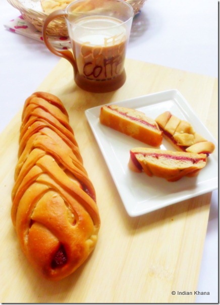 Pesto with beets braided bread