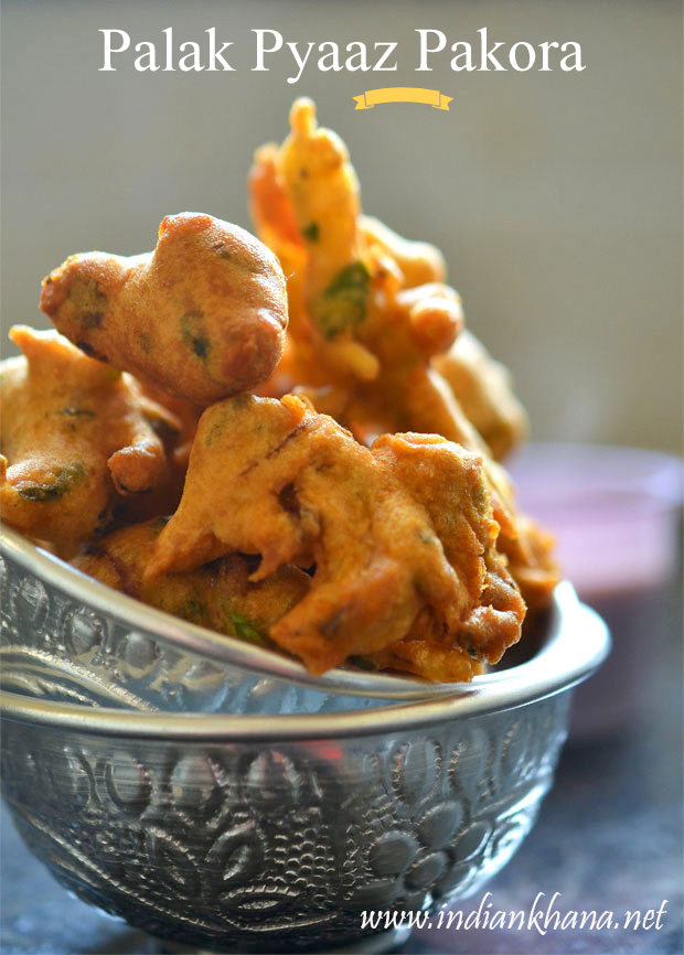 Palak-Pyaaz-Pakoda-Recipe