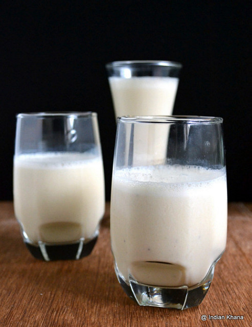 Easy Banana Milkshake Recipe