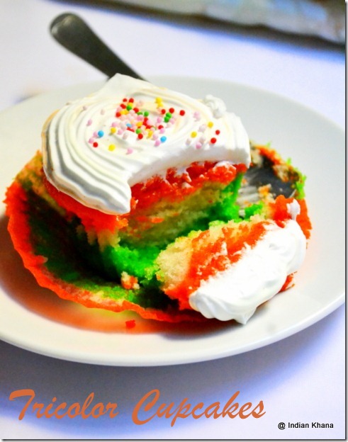 Vanilla Cupcakes with Frosting
