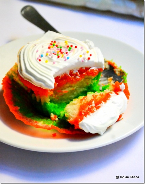 Pandan Vanilla Cupcake with whipped cream icing recipe step vise pics Pandan Vanilla Cupcake with whipped cream icing recipe step vise pics